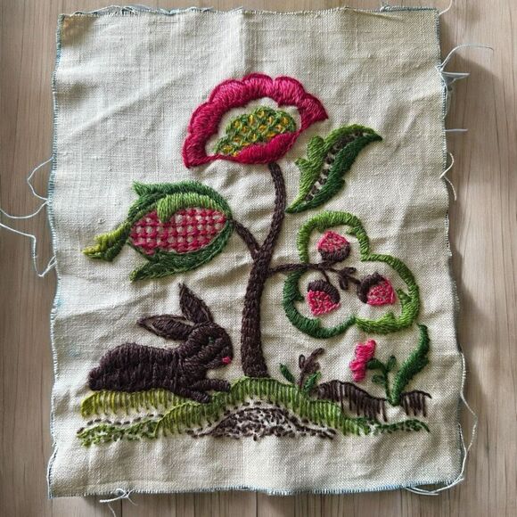 Vintage Crewel Embroidery On Linen Flower Bunny Rabbit - Picture 1 of 6